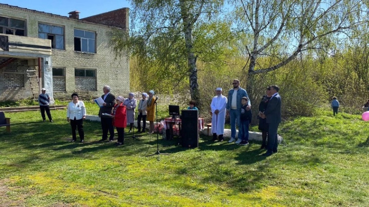 9 мая в селе Татарское Урайкино состоялось торжественное открытие мемориальной доски в честь памяти поэта-фронтовика Сахаба Урайского (1907 – 1957 гг.).